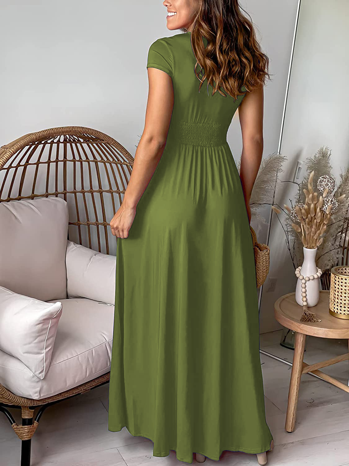 Robe Décolletée Chic