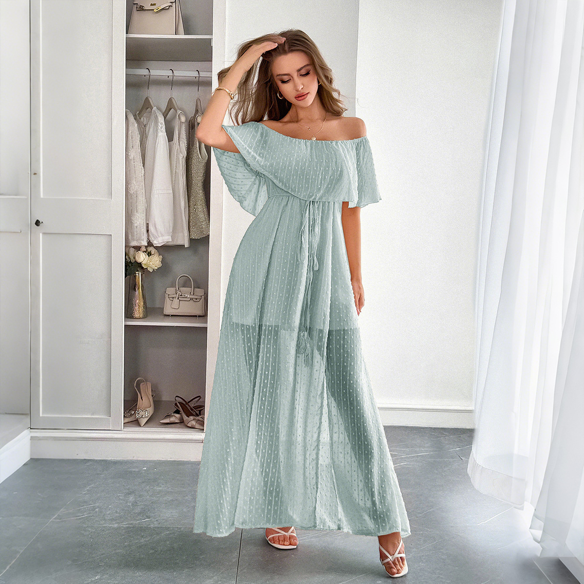 Robe slim décontractée à épaules dénudées, style européen.