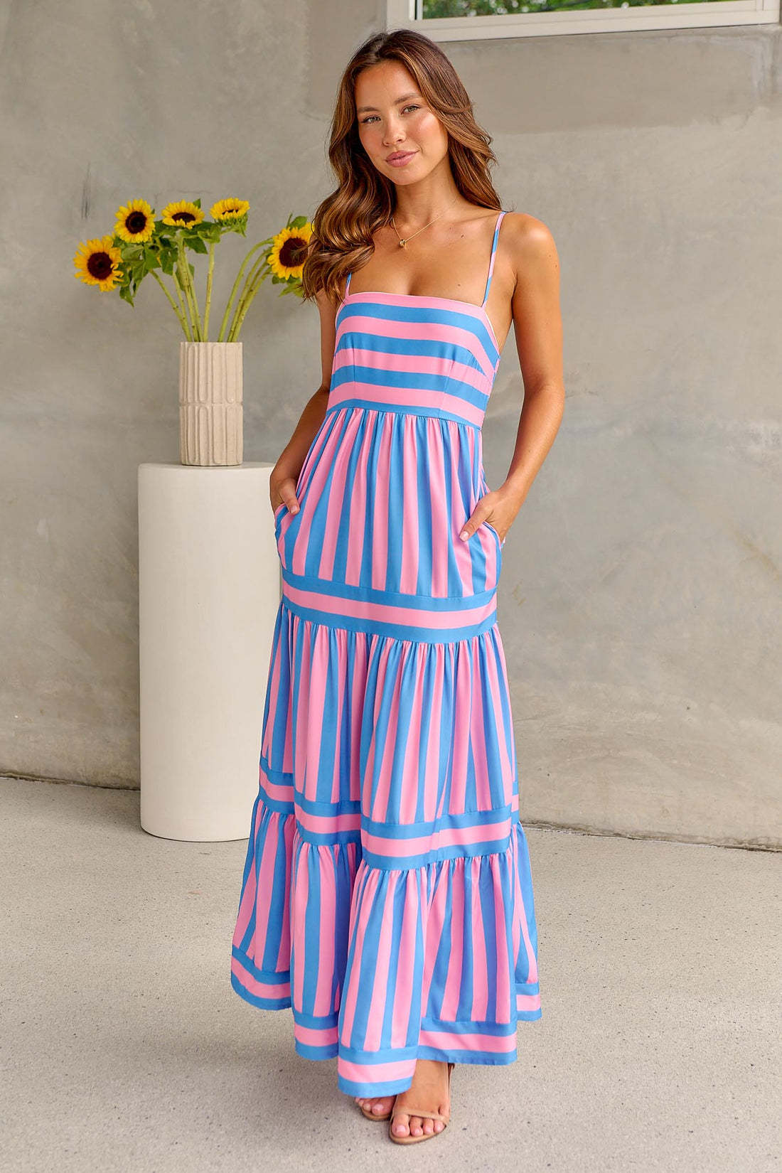 Robe longue rayée à bretelles avec poches